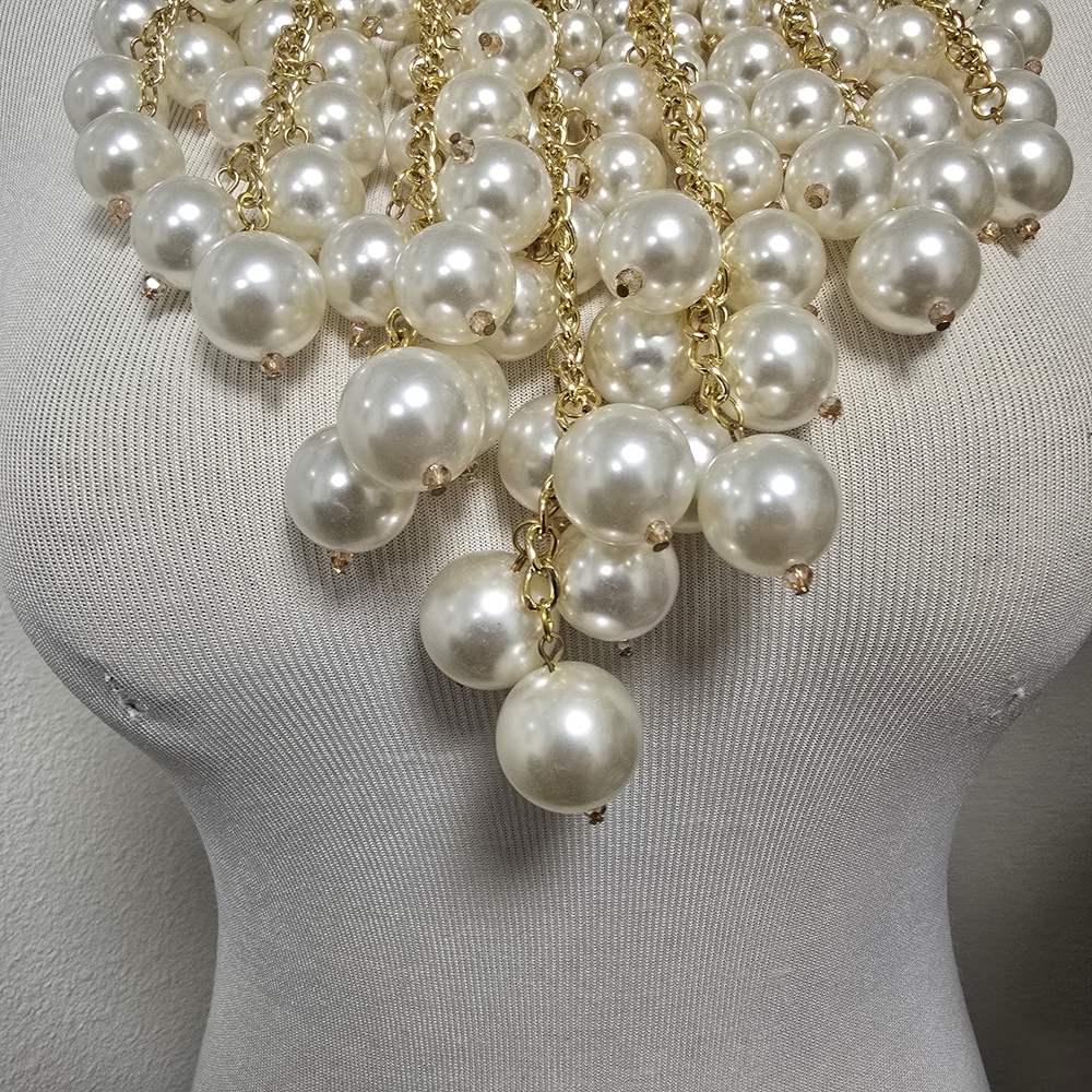 Luxurious Gold and Pearl Cascade Necklace - Picture 2 of 3